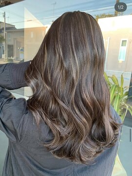 ミア(mia) 大人シアーベージュミニウルフボブミディアムレイヤー