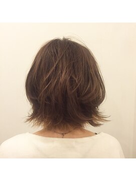 カタチヘアー(HAIR) 。。。。。赤。。。。緑。。。。ハネ。。。。ボブノカタチ。。。