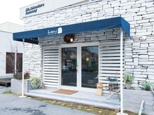 ラニ(Lani)の雰囲気（ルーバー窓から見え隠れする店内はまるで異空間！）