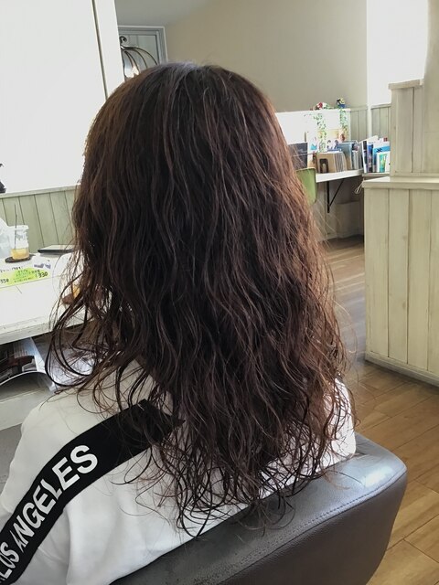 ツヤや濡れ感のあるトレンドウェットヘアが作れる