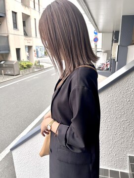 ユエ(Yue) ピンクグレイ+切りっぱなしボブ