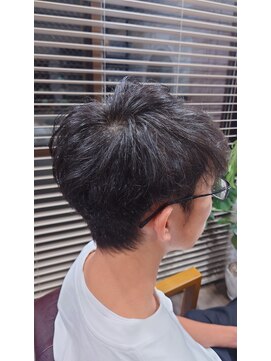 イチマルマルヨン(1004) クセを活かしたメンズマッシュ（刈り上げなし）