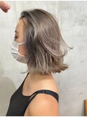 ベージュ