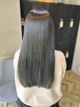 ロイ(Roy)の写真/【明石駅徒歩5分】潤い×柔らかさが人気の縮毛矯正/酸性ストレートで、憧れのツヤ髪をダメージレスに実現★