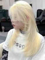 プネル(punel)&nbsp;原宿　ホワイトブロンド　外国人レイヤー　ハッシュカット