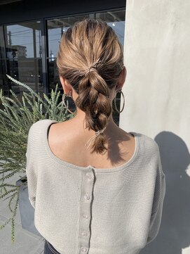 ニキータ(Nikiita) 【Nikiita女子】三つ編みアレンジ B513109