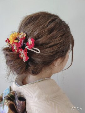 ウィット アンド ラファム Wit &La Famme 振袖に似合うルーズなシニヨン