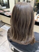 レヴィア(Revia)&nbsp;グレーハイライト