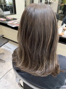 レヴィア(Revia) グレーハイライト