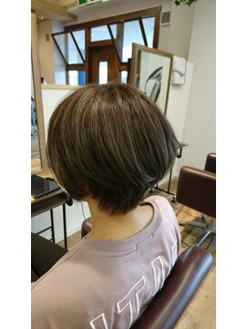 オズ エフ(ｏｚ ｆ［e・f］) トップのボリュームが欲しい方必見のショートスタイル★