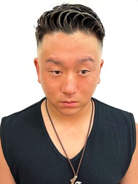 銀座マツナガ 浅草店 アイロンパーマ　スキンフェード　ホワイトメッシュアップバング