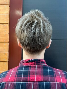 ディスイズバーバー(THIS IS BARBER) ハイトーンブラウングレージュ　ツーブロック　【札幌】