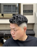 ウェーブパーマ　スキンフェード