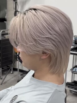 イーラ(era) ハイトーンセンターパート　フェード　パーマ　メンズ　眉カット