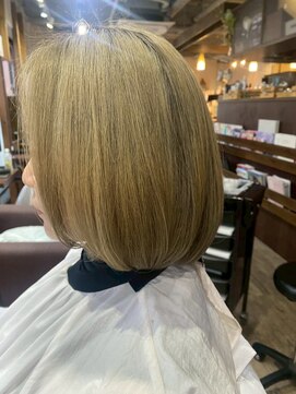 ビーチェ 小岩(Bice) ベージュ×まとまるハイトーンボブ