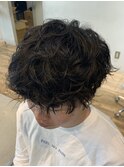 フェザーマッシュ　ツイストパーマ　無造作ヘアツーブロック