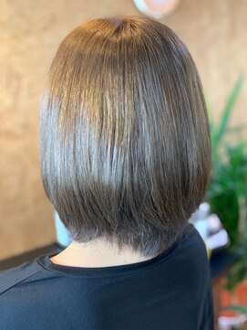 アークスヘアー ミントアッシュスタイリング簡単♪小顔見せ丸みショート