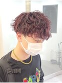 波巻きスパイラルパーマ刈り上げマッシュダブルカラー赤髪