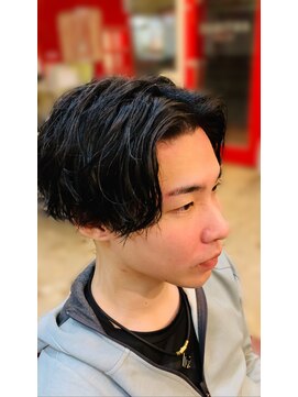 アンティーク フォーメン(ANTIQUE for men) 毛先の揺れとウエット感でセンターパートを遊ぶ！