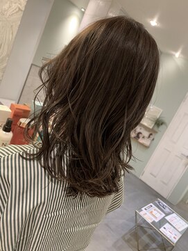 ツリーズ(Trees) グレージュカラー