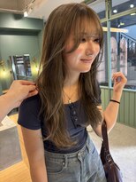 アンアームズ(ann ARMS)&nbsp;柔らかレイヤー×シースルー× オリーブベージュの透け感ロング