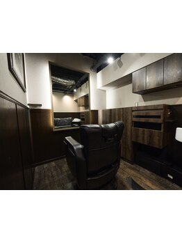 全席個室のメンズサロン。他では味わえない極上の時間を[LAVIE NEW STANDARD BARBER 浜松町大門]＜理容室＞