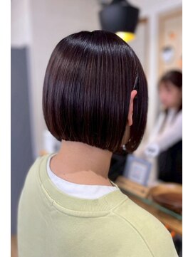 ネオリーブ クーロ(Neolive curro) 小顔タッセルボブ×暗めカラー[酸性ストレート/縮毛矯正/韓国]