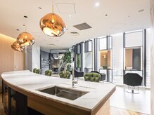 ウノプリール 西梅田ハービスプラザ店(uno pulir)の雰囲気（English speaking hair salon in Osaka./ラグジュアリーな空間　）