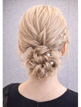 ストゥー(StueW.) お呼ばれパーティーヘアセット18/ヘアメイク/ブリーチ/レイヤー