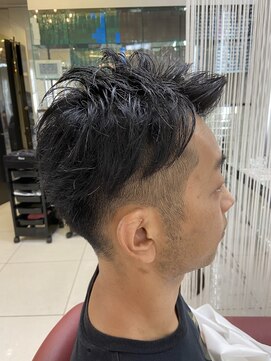 クオリス 赤塚店(QUALIS) 【QUALIS】ツーブロ/フェードスタイル/アップバング