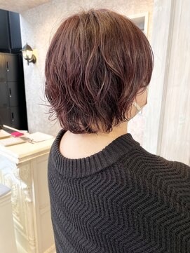キャアリー(Caary) 福山市Caaryふんわりウェーブパーマ丸みショートボブ暖色カラー