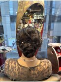 アップスタイル シニヨン お呼ばれヘア