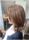 小顔に見せるヘアボブルフネビージュワンレンセンターパート