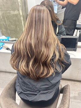 キング(K!ng) 縮毛矯正髪質改善ハイライトレイヤーカット楠葉美容室エクステ