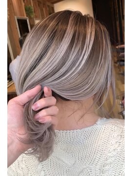 ラグーン(LAGOON) バレイヤージュグレージュハイライトダブルカラーケアブリーチ