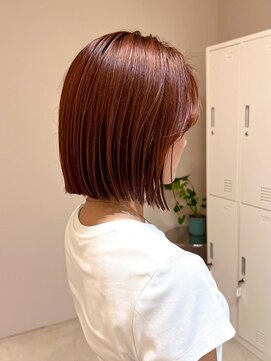 ヒビヲ(HIBIO) タッセルボブダブルカラー切りっぱなしボブ外ハネボブ顔周り30代