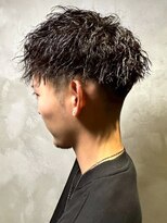 ディスイズバーバーサード(THIS IS BARBER 3rd)&nbsp;ツイストスパイラルパーマ ツーブロック 刈り上げショート