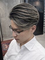 オルカ(ORCA)&nbsp;メンズ/白髪ぼかし/刈り上げセンターパート/ハイライト/新宿