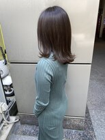 グランドライン(GRAND LINE)&nbsp;《GRANDLINE松本》透け感グレージュ、大人ミディアム、外ハネ