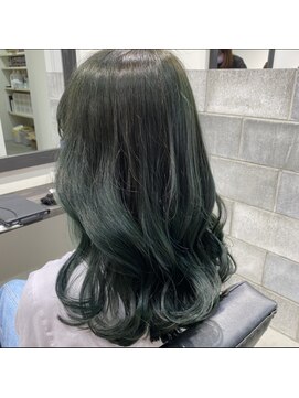 パルトネール(partenaire) 顔周りレイヤー×ダークグリーンカラー