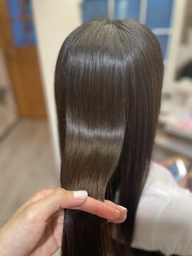 トレパルッキエーレ(tre parrucchiere) ［-tre-］美髪サイエンスアクア　20代/30代/40代