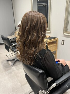 ムット(mutto) シークレットハイライト/ミルクティーベージュ