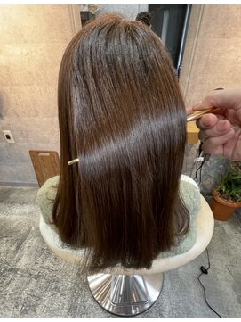 イシン(ISIN) 黒髪/縮毛矯正/髪質改善/ヘルシーロング[保土ヶ谷]