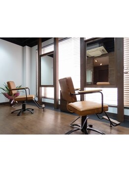 完全貸切マンツーマンの女性専用サロン◎建物の2階にあるため外からの視線も気にならない！