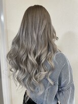 アフィナー(Afinar)&nbsp;グレーカラー＆最高級レミー毛エクステ60枚【横浜/横浜駅】