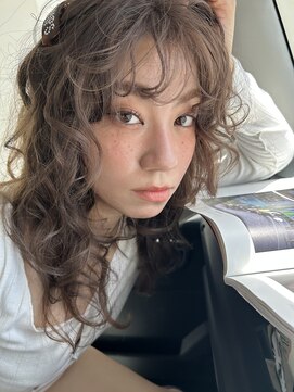 ヨンシ(jonsi) 夏のグレージュカラー
