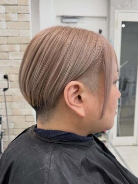 プライズ 表参道原宿店(prize) レディース刈り上げショートブリーチミルクティーベージュカラー