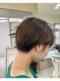 大人ショート赤み消しグレージュハンサムショート耳掛けショート
