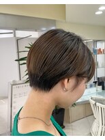 ポノ(Pono) 大人ショート赤み消しグレージュハンサムショート耳掛けショート