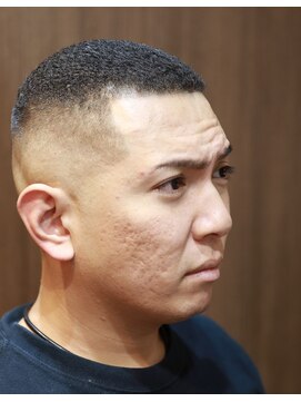 バーバーショップ スバル(BARBERSHOP SUBARU) <理容室><バーバー>ニグロパンチアイロンスキンフェード